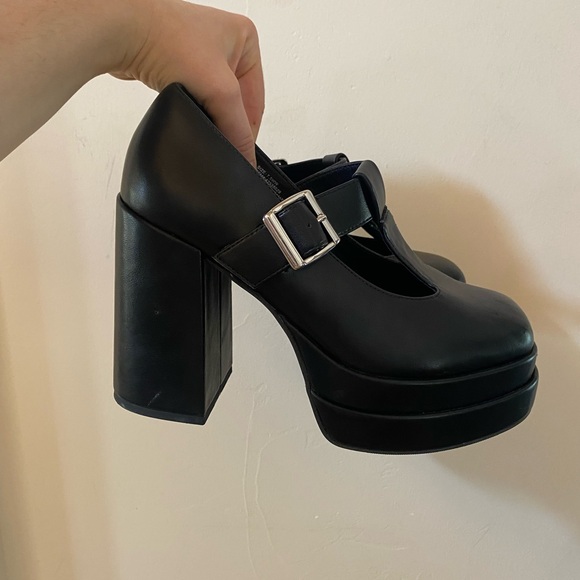 Torrid Double Platform T-Strap Heel (WW) Size 7.5 - Picture 9 of 9